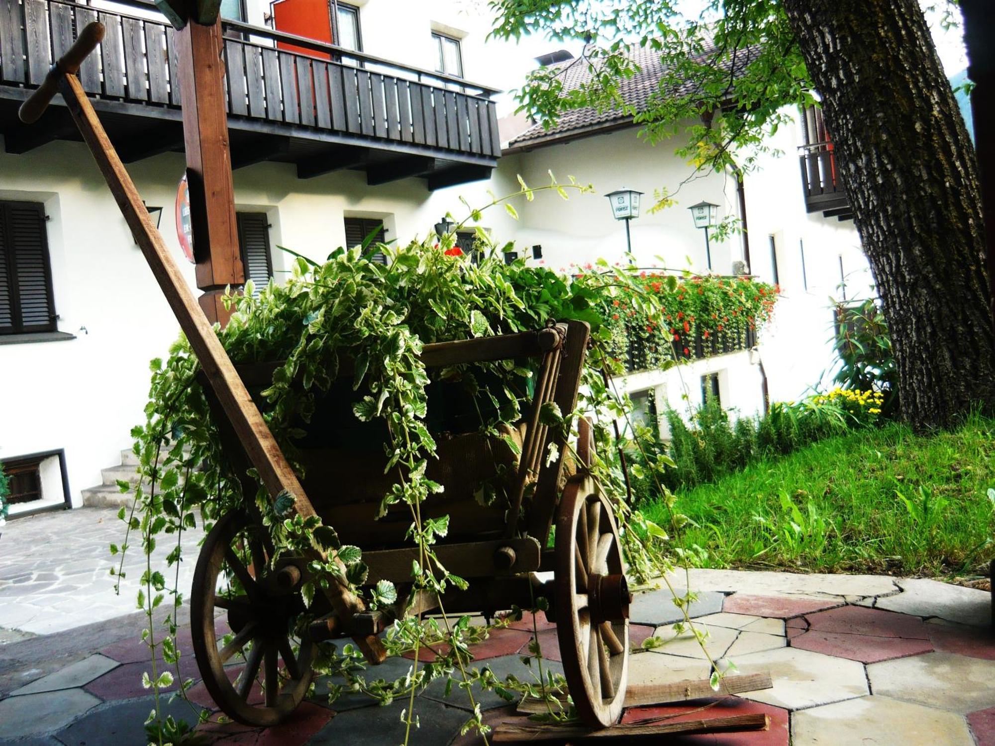 Gasthof Goldenes Lamm Vahrn المظهر الخارجي الصورة