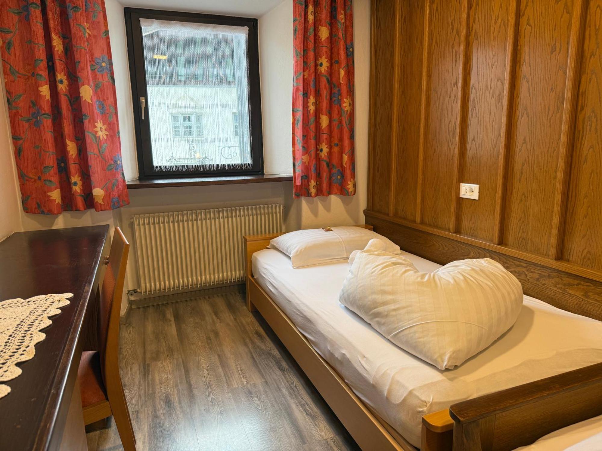 Gasthof Goldenes Lamm Vahrn الغرفة الصورة